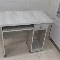 میز تحریر کامپیوتر در حد نو