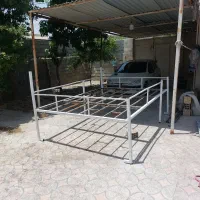 تخت  آهنی