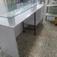 میز ویترینی بوتیک و اتاق پرو پرده ای