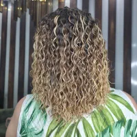 مدل برای فر ۶ ماهه برای عکاسی اینستاگرام