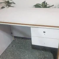 میز کارمندی سفید