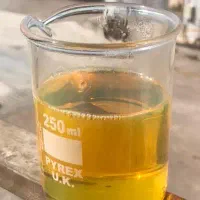 شیمیست مسلط به استانداردهای روانکار و روغن موتور