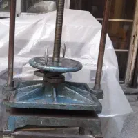 پرس صحافی کتاب و چرم و چوب