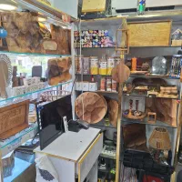 اجناس مغازه یه جا فروخته میشود