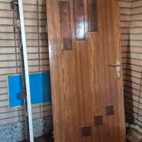 درب  چوبی و چهارچوب فلزی و قفل