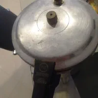 دو عدد زود پز