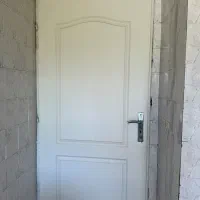 درب و دستگیره و جا حوله ای و چراغ حمام