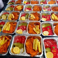 پیک موتوری و کمک آشپز نیازمندیم