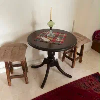 میز گرد چوبی بدون صندلی