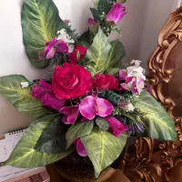 گل وگلدان خارجی بزرگ