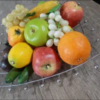 ظرف فلزی میوه همراه با میوه های مصنوعی