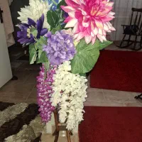 گلها و گلدان چوبی بامبو
