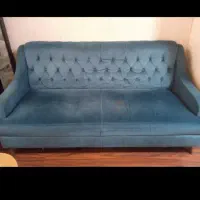 یک کاناپه و 6صندلی ناهار خوری