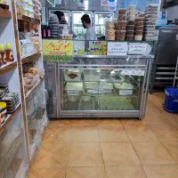 نیروی کار خانم جوان