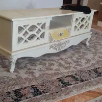 یک عدد میز  چوبی در حد نو