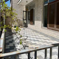 حیاط-جنوبی-قابل-نشیمن-برخیابان-ظهیری-منجم-با-مغازه