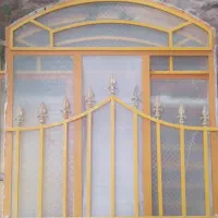 درب و پنجره آهنی سالم