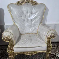 مبل ۸ نفره بهمراه دو تا عسلی در حد نو