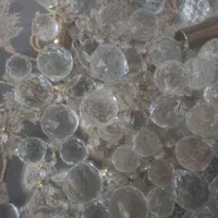 تعدادی گوی آویز بزرگ و کوچک مخصوص لوستر و تزئینات