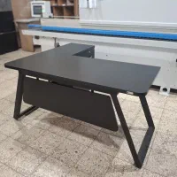 میز اداری بدنه فلزی برند Erik کانتر کد sima4568