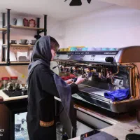 خانم جهت کار در کافه