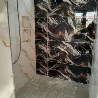 اجرای کاشی و سرامیک بصورت دوغابی در منطقه داریون