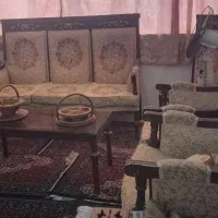 فروش مبل نه نفره همراه باعسلی و دوعدد وسیله چوبی