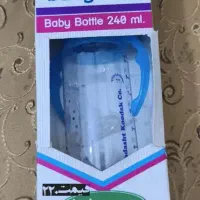 تعدادی شیشه شیر ۲۴۰ میلی بیبی کر