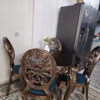 ناهارخوری برند چوبنی در حد نو