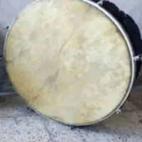 طبل محرمی با عصا