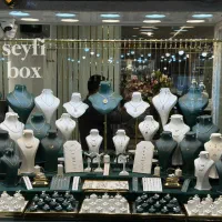 ویترین طلا و جواهرات