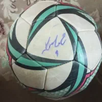 توپ با امضاء مهدی طارمی با مدرک