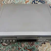دستگاه سی دی سونی قدیمی و تلفن رومیزی