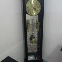 زیر تلویزیون وساعت