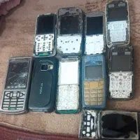 تعدادی گوشی و تبلت و باطری گوشی
