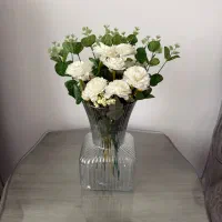 گل و گلدان باهم