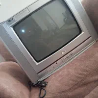 یک عدد تلوزیون ۱۴ اینچ ک یک دستگاه پلی استیشن ۲