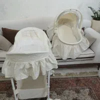 تخت کنار مادر و روتختی لحاف