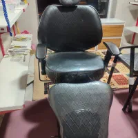 صندلی ارایشگری نو و سالم بدون پارکی یا خرابی