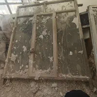 پنجره شیشه دار