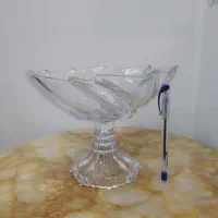 تعدادی ظرف پذیرایی کریستال
