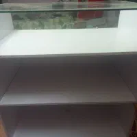 دو عدد ویترین با یکدونه میز