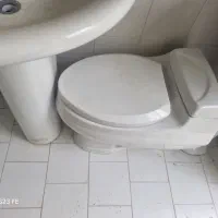 دوعدد روشویی پایه دار یک عدد فرنگی