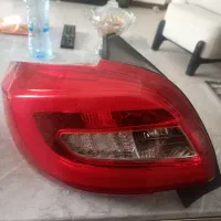 چراغ اصلی ۲۰۷ ترک خورده