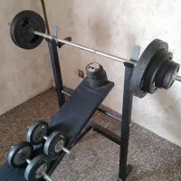 میز پریس سینه با پنجاه یک کیلو وزنه