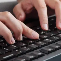 تایپ فارسی با گوشی سریع و قیمت مناسب