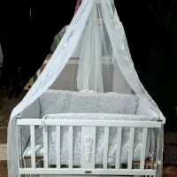 تخت گهواره کنار مادر