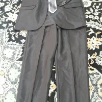 کت و شلوار همراه با کروات