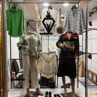 دو عدد رگال بزرگ +ویترین