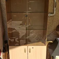 کتاب خانه و میز کامپیتر و گیتار